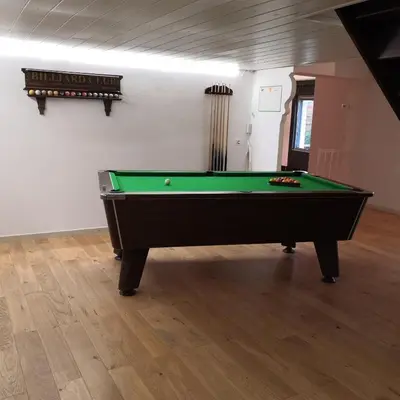 Billard dans l'établissement Ô Rethel Jacuzzi, Gîte Ardennes