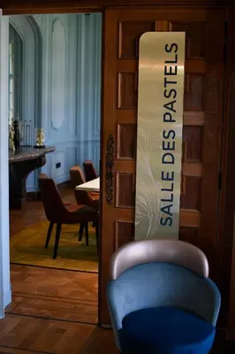 Coin salon dans l'établissement DOMITYS - Le château de la Pilule