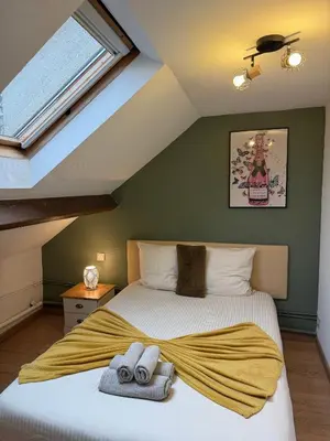 Un ou plusieurs lits dans un hébergement de l'établissement LE CHAMPENOIS-Appartement central près de l' Avenue de Champagne