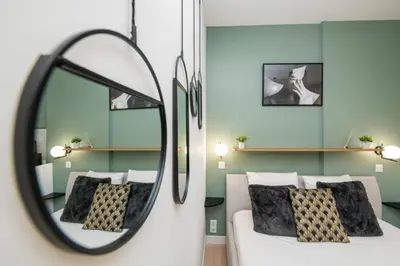Un ou plusieurs lits dans un hébergement de l'établissement Art Déco Champagne & Spa