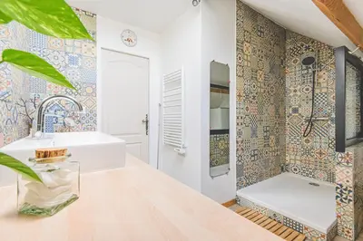 Salle de bains dans l'établissement Chambres d'Hôtes les Colombes