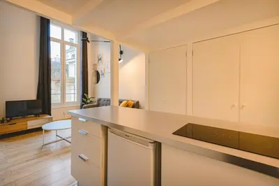 Télévision ou salle de divertissement dans l'établissement Hyper centre - Hôtel de Ville