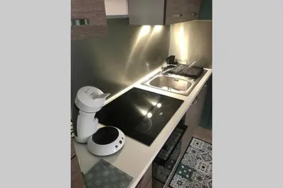 Cuisine ou kitchenette dans l'établissement Maison la Déco Verte