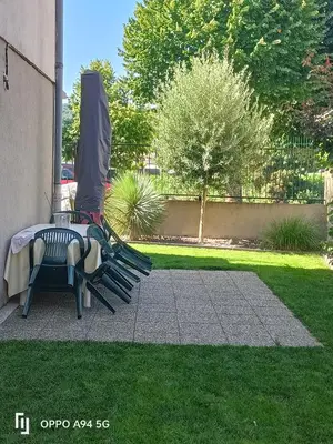 Jardin de l'établissement Le gîte du Coche avec vue sur la Marne
