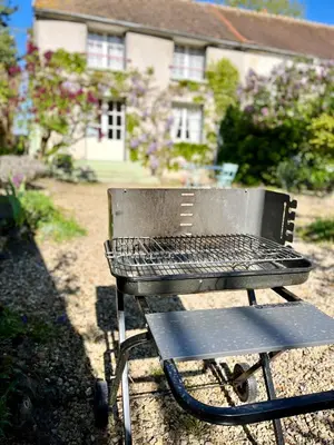 Jardin de l'établissement Maison charmante à La Croix-sur-Ourcq avec jardin clôturé