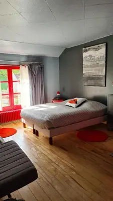 Un ou plusieurs lits dans un hébergement de l'établissement Maison charmante à La Croix-sur-Ourcq avec jardin clôturé