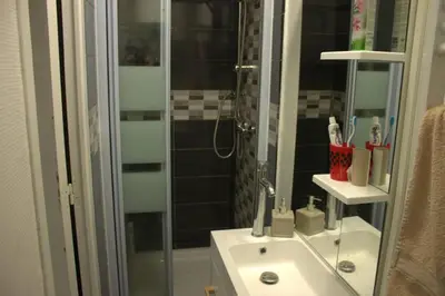 Salle de bains dans l'établissement Bel petit appartement