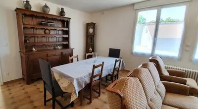 Coin salon dans l'établissement Gîte Le Bois d Argonne