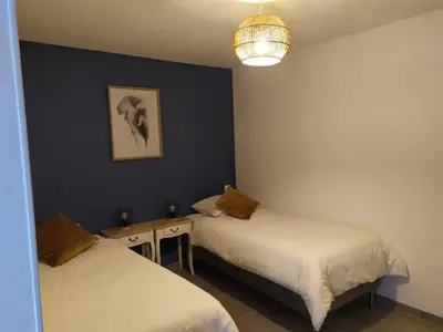 Un ou plusieurs lits dans un hébergement de l'établissement Studio Les chambres de la source - Milouin