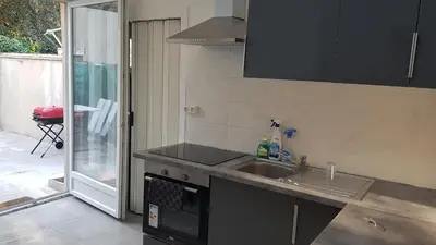 Cuisine ou kitchenette dans l'établissement Cosy F2 proche de DisneyLand Paris