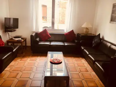 Coin salon dans l'établissement Spacious Quentoinise Town House