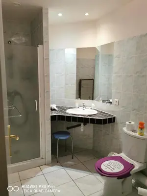 Salle de bains dans l'établissement Chambres d'hôtes Aux Portes des Tumuli