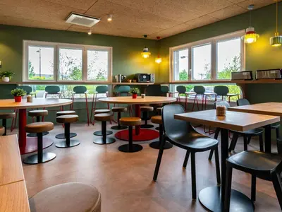 Restaurant ou autre lieu de restauration dans l'établissement ibis budget Reims Thillois