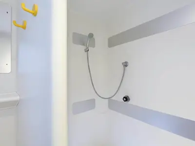 Salle de bains dans l'établissement ENZO HOTELS 1er PRIX CHARLEVILLE