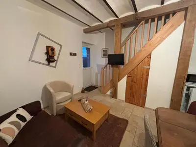 Télévision ou salle de divertissement dans l'établissement La maison du colombophile