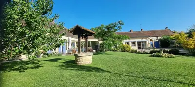 Jardin de l'établissement Les Vieilles Pierres chambres d'hôtes