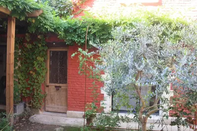 Jardin de l'établissement Le Refuge Des Cordeliers