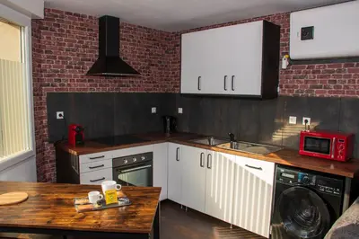 Cuisine ou kitchenette dans l'établissement Meublé de tourisme 3 étoiles Loft industriel à Fismes