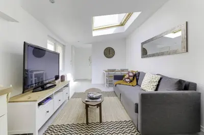Télévision ou salle de divertissement dans l'établissement Natural chic au coeur de Reims