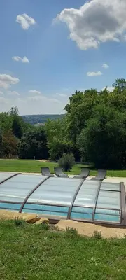 Piscine de l'établissement Demeure de la Garenne ou située à proximité