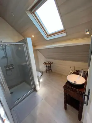 Salle de bains dans l'établissement Gîtes Chez Charles