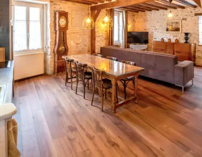Télévision ou salle de divertissement dans l'établissement Maison charmante proche de Montlognon avec jardin clôturé.