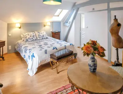 Un ou plusieurs lits dans un hébergement de l'établissement Maison charmante proche de Montlognon avec jardin clôturé.