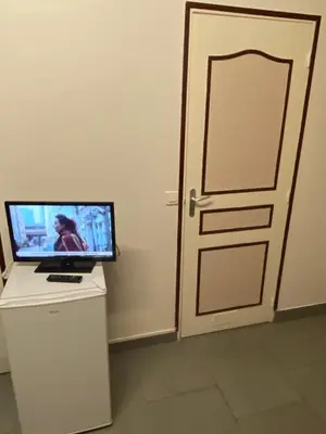 Télévision ou salle de divertissement dans l'établissement la chambre de Jade