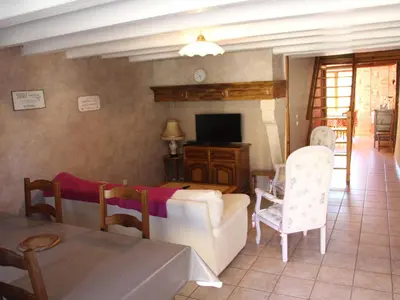 Télévision ou salle de divertissement dans l'établissement Gîte champêtre avec pêche, animaux admis - FR-1-585-6