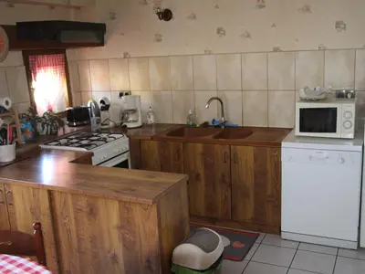 Cuisine ou kitchenette dans l'établissement Gîte confortable à Halles-sous-les-Côtes avec cheminée et terrasse - FR-1-585-5