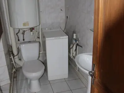 Salle de bains dans l'établissement Gîte confortable à Halles-sous-les-Côtes avec cheminée et terrasse - FR-1-585-5