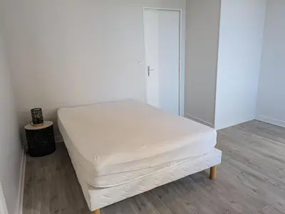 Un ou plusieurs lits dans un hébergement de l'établissement Gîte confortable dans l'ancien presbytère de Futeau, 3 chambres, jardin, WiFi, entre Verdun et Châlons - FR-1-585-13