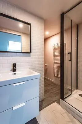 Salle de bains dans l'établissement Le Coquet Logement Climatisé face à la Cathédrale - 3G