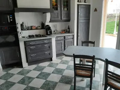 Cuisine ou kitchenette dans l'établissement Les lits de la Py