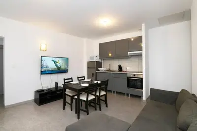 Cuisine ou kitchenette dans l'établissement Heptagone_1