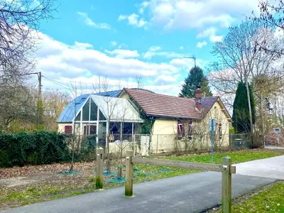 Jardin de l'établissement Charmante ancienne maison garde-barrière Oise 25min Roissy