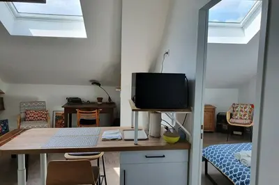 Télévision ou salle de divertissement dans l'établissement Vol de nuit - balade urbaine au centre d'Epernay