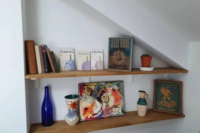 Bibliothèque dans l'appartement