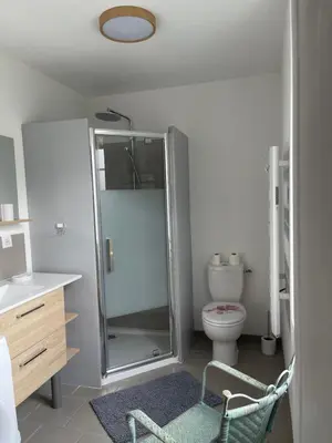 Salle de bains dans l'établissement Confortable duplex au cœur de la campagne Picarde à 1h de Paris