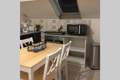 Cuisine ou kitchenette dans l'établissement F2 bis proche de toutes commodités