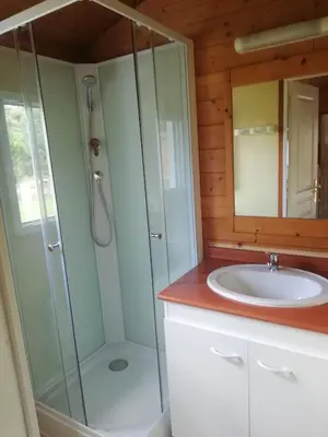 Salle de bains dans l'établissement Au Soleil de Picardie