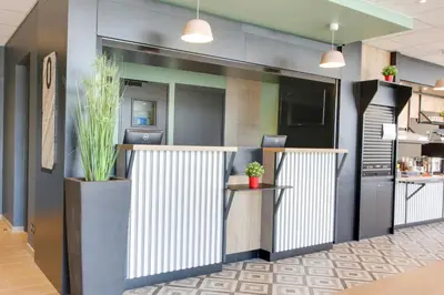 Cuisine ou kitchenette dans l'établissement B&B HOTEL Reims Croix Blandin