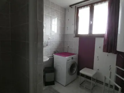 Salle de bains dans l'établissement Charmant gîte historique près de Verdun, 3 chambres, cheminée, terrasse, parking, animaux acceptés - FR-1-585-15