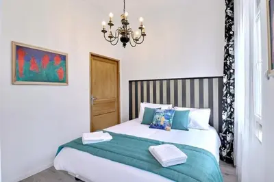 Un ou plusieurs lits dans un hébergement de l'établissement Les Appartements Fénelon