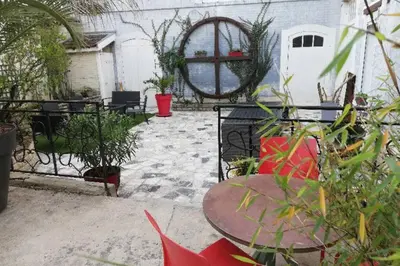 Jardin de l'établissement Gîte« Le Pressoir » chez viticulteur en biodynamie