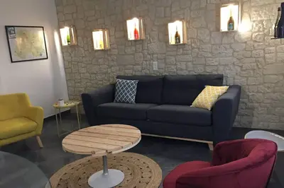 Coin salon dans l'établissement Gîte« Le Pressoir » chez viticulteur en biodynamie