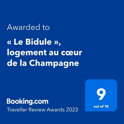 Certificat, récompense, panneau ou autre document affiché dans l'établissement « Le Bidule », logement au cœur de la Champagne