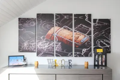 Boissons dans l'établissement « Le Bidule », logement au cœur de la Champagne