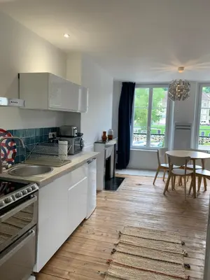 Cuisine ou kitchenette dans l'établissement Les Remparts de Joussaume Latour