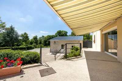 Jardin de l'établissement Les Ormes - nature à 1h30 de Paris
